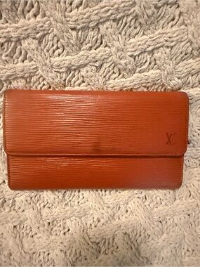 Authentic Vintage Louis Vuitton Epi Leather Porte-Trésor Trifold Wallet - Spain